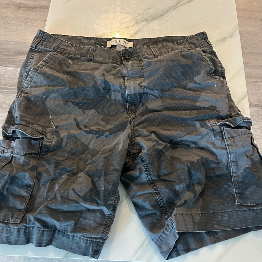 Gray camo cargo Shorts 38